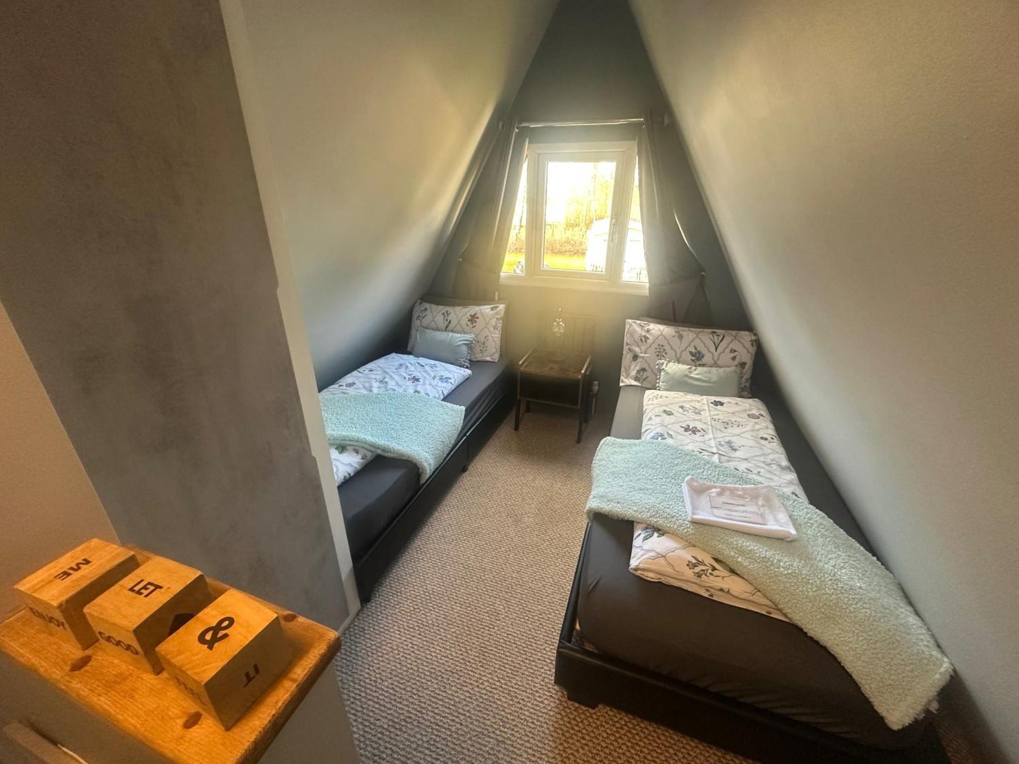 Widgeon Bespoke Cabin Is Lakeside With Private Fishing Peg, Hot Tub Situated At Tattershall Lakes Country Park Exterior foto